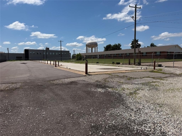 Listing Image #2 - Others for sale at 1900 N Kickapoo Avenue, Shawnee OK 74804