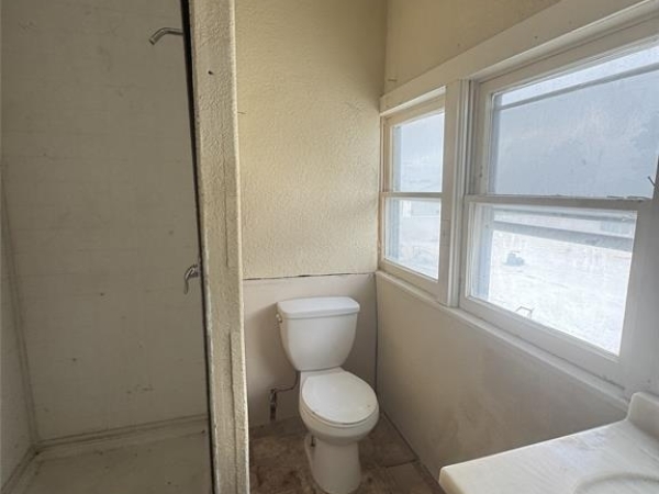 Listing Image #3 - Office for sale at 2836 Hemphill Street, Fort Worth TX 76110