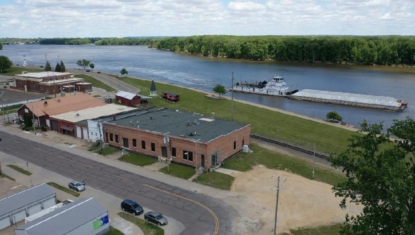Listing Image #2 - Industrial for sale at 623 S 1st, Clinton IA 52732