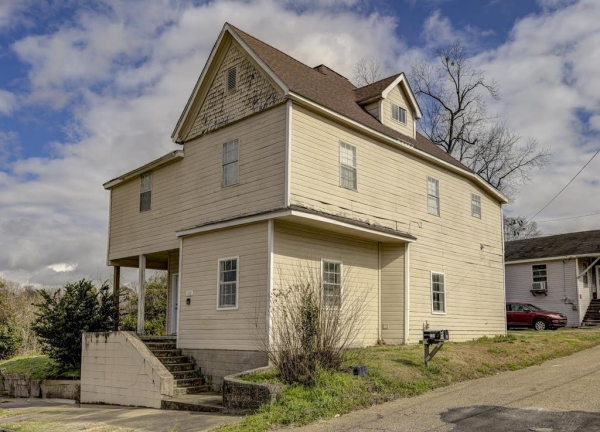 Listing Image #3 - Others for sale at 703 Monroe St, Vicksburg MS 39183