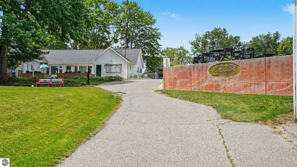 Listing Image #1 - Retail for sale at 1508 N State Road, Ithaca MI 48847
