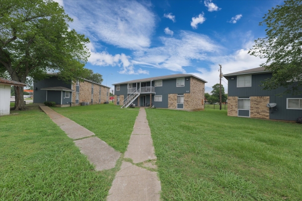 Listing Image #2 - Multi-family for sale at 710 Hall St, 707 N O'Neal St, 601 N O'Neal St, Caldwell TX 77836