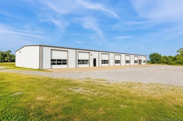 Listing Image #2 - Others for sale at 26486 Hwy 82, Park Hill OK 74451