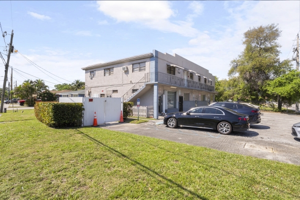 Listing Image #4 - Multi-Use for sale at 602 NW 1st Street, Dania Beach FL 33004