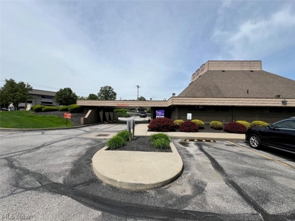 Listing Image #2 - Others for sale at 2651 W Market Street, Fairlawn OH 44333