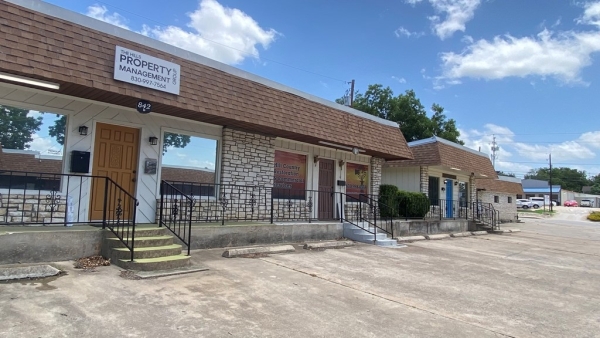 Listing Image #2 - Office for sale at 842-B Sidney Baker, Kerrville TX 78028 Listing Image #2 - Office for sale at 842-B Sidney Baker, Kerrville TX 78028