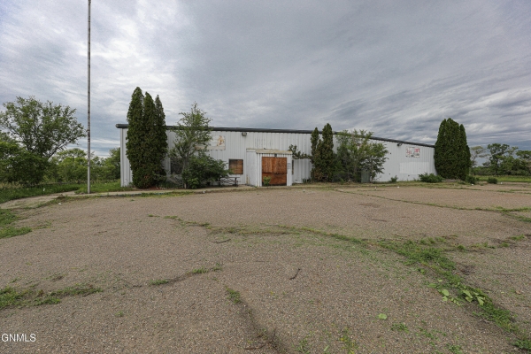 Listing Image #1 - Retail for sale at 320 2nd Avenue, Beulah ND 58523