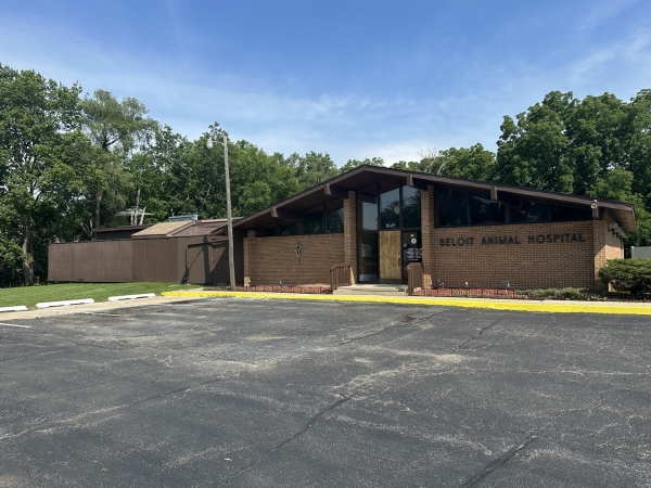 Listing Image #3 - Office for sale at 1645 Blackhawk Boulevard, South Beloit IL 61080