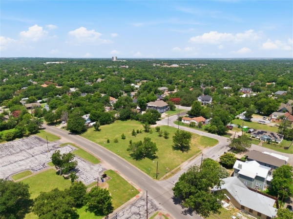 Listing Image #2 - Land for sale at 1104 N 18A Street, Waco TX 76707