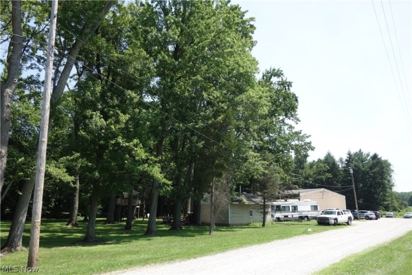 Listing Image #1 - Retail for sale at 3053 Barber Road, Barberton OH 44203