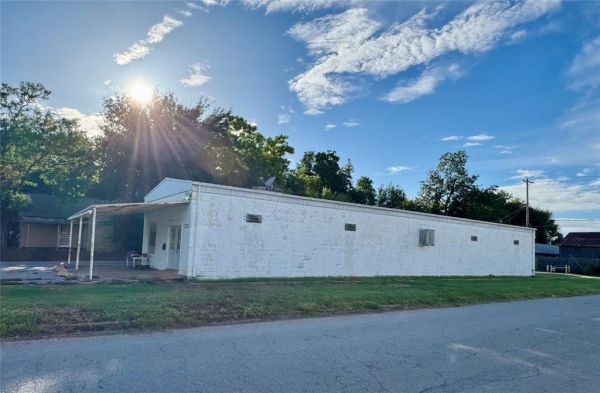 Listing Image #3 - Office for sale at 202 W Iowa Avenue, Chickasha OK 73018 Listing Image #3 - Office for sale at 202 W Iowa Avenue, Chickasha OK 73018