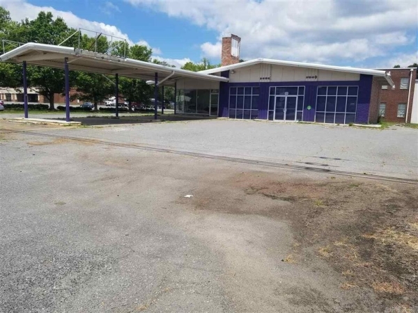 Listing Image #1 - Retail for sale at 1901 E Harding, Pine Bluff AR 71601 Listing Image #1 - Retail for sale at 1901 E Harding, Pine Bluff AR 71601