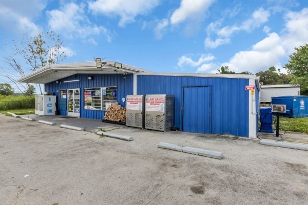 Listing Image #2 - Retail for sale at 5506 McMinnville Hwy, Manchester TN 37355 Listing Image #2 - Retail for sale at 5506 McMinnville Hwy, Manchester TN 37355