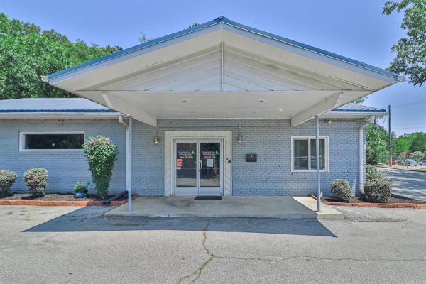 Listing Image #1 - Others for sale at 906 E Matthews Avenue, Jonesboro AR 72401