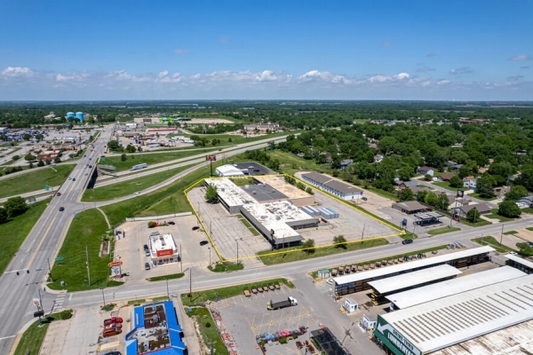 Listing Image #1 - Hotel for sale at 2700 W. 18th Ave, Emporia KS 66801