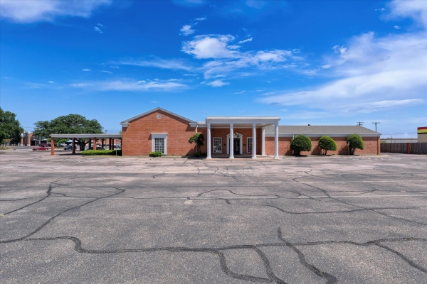Listing Image #1 - Office for sale at 4400 W Waco Dr, Waco TX 76710 Listing Image #1 - Office for sale at 4400 W Waco Dr, Waco TX 76710