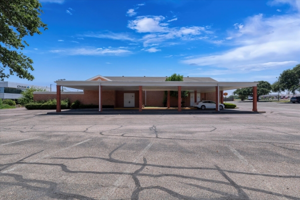 Listing Image #2 - Office for sale at 4400 W Waco Dr, Waco TX 76710 Listing Image #2 - Office for sale at 4400 W Waco Dr, Waco TX 76710