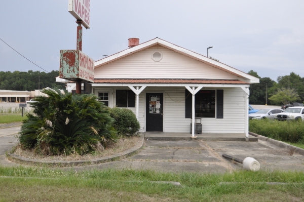 Listing Image #3 - Retail for sale at 711 Memorial Blvd, Picayune MS 39466 Listing Image #3 - Retail for sale at 711 Memorial Blvd, Picayune MS 39466