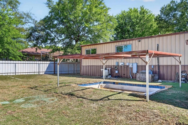 Listing Image #3 - Industrial for sale at 819 N Main St., Gladewater TX 75647 Listing Image #3 - Industrial for sale at 819 N Main St., Gladewater TX 75647