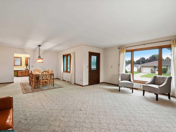 Listing Image #2 - Others for sale at 727 SE 10th Avenue, Dyersville IA 52040