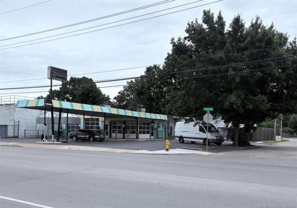 Listing Image #1 - Retail for sale at 4225 S Peoria Ave, Tulsa OK 74105 Listing Image #1 - Retail for sale at 4225 S Peoria Ave, Tulsa OK 74105