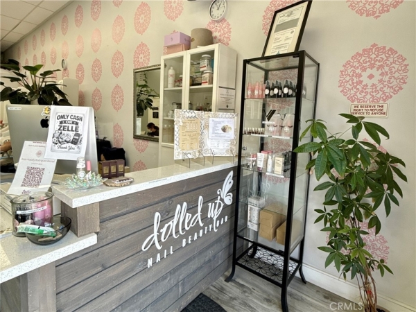 Listing Image #2 - Others for sale at 11840 Foothill Boulevard, Sylmar CA 91342