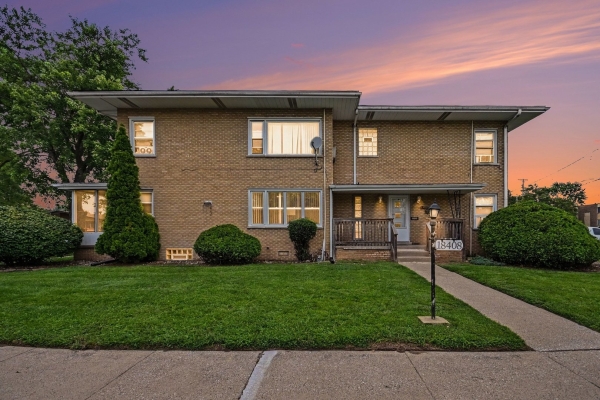 Listing Image #3 - Multi-family for sale at 18408 Torrence Avenue, Lansing IL 60438 Listing Image #3 - Multi-family for sale at 18408 Torrence Avenue, Lansing IL 60438