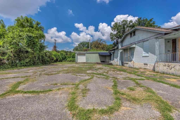 Listing Image #1 - Office for sale at 1063 E Parkway Ave S, Memphis TN 38104 Listing Image #1 - Office for sale at 1063 E Parkway Ave S, Memphis TN 38104