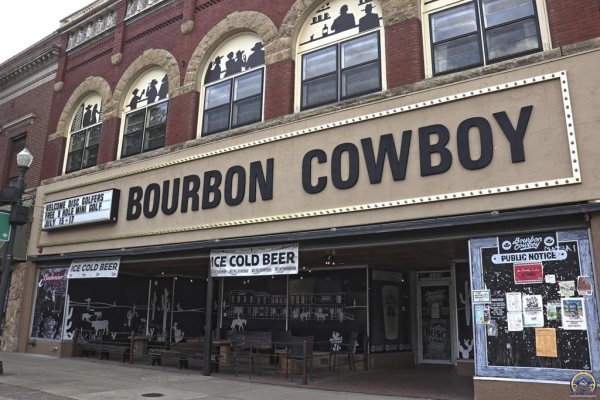 Listing Image #1 - Retail for sale at 605 Commercial St, Emporia KS 66801