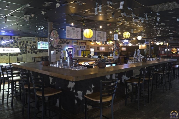 Listing Image #3 - Retail for sale at 605 Commercial St, Emporia KS 66801