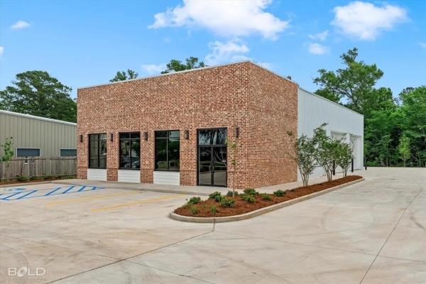 Listing Image #1 - Office for sale at 9305 Wallace Lake Road, Shreveport LA 71106 Listing Image #1 - Office for sale at 9305 Wallace Lake Road, Shreveport LA 71106