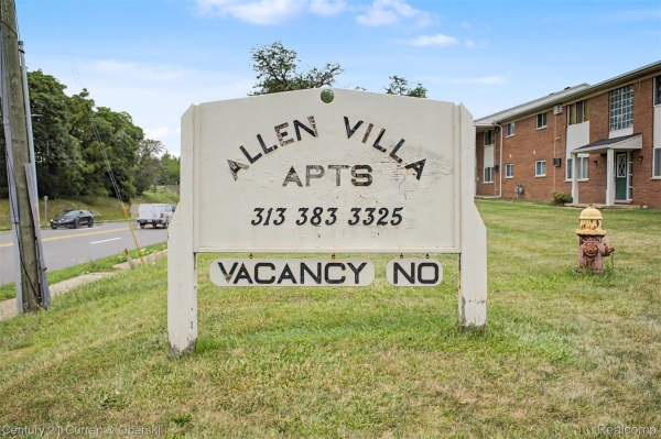 Listing Image #3 - Others for sale at 6335 Pelham Road, Allen Park MI 48101