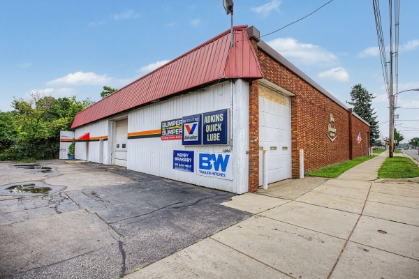 Listing Image #1 - Retail for sale at 37 W Carleton Road, Hillsdale MI 49242