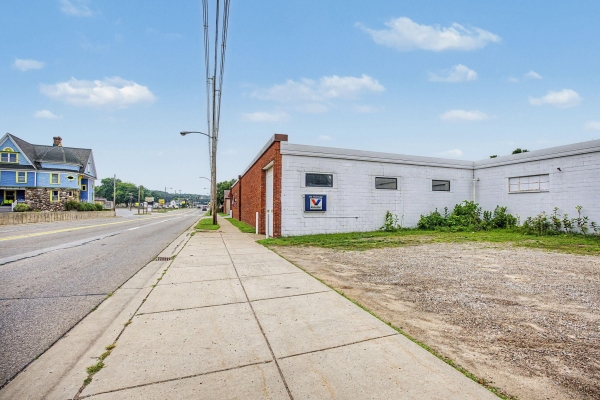 Listing Image #3 - Retail for sale at 37 W Carleton Road, Hillsdale MI 49242
