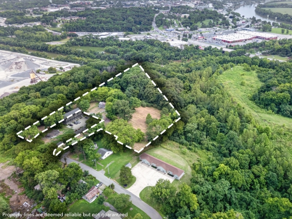 Listing Image #1 - Others for sale at 2086 N Ford St, Clarksville TN 37042
