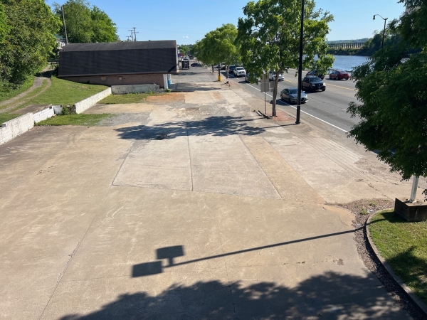 Listing Image #1 - Others for sale at 261 N Riverside Dr, Clarksville TN 37040