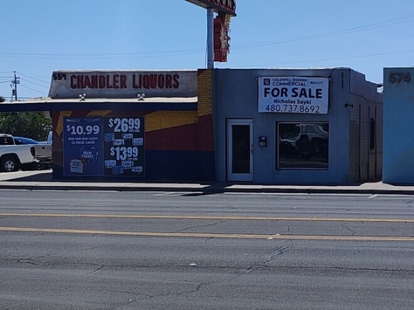 Listing Image #1 - Retail for sale at 556 N Arizona Ave, Chandler AZ 85225 Listing Image #1 - Retail for sale at 556 N Arizona Ave, Chandler AZ 85225