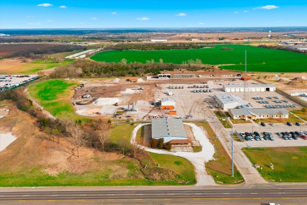 Listing Image #3 - Industrial for sale at 7641 Bagby Ave, Hewitt TX 76643 Listing Image #3 - Industrial for sale at 7641 Bagby Ave, Hewitt TX 76643