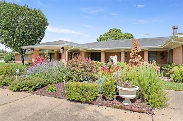 Listing Image #2 - Office for sale at 1945 Pennsylvania Ave., Beaumont TX 77701