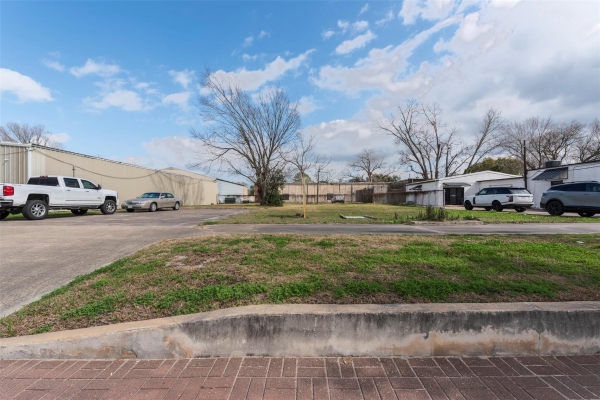 Listing Image #2 - Land for sale at 2107 North Main Street #35, Pearland TX 77581