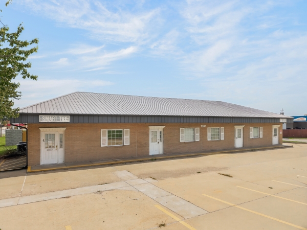 Listing Image #1 - Office for sale at 2601 S Hub Drive, Independence MO 64055