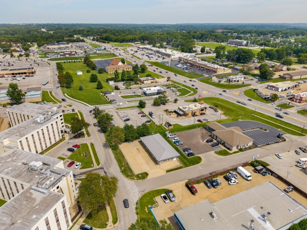 Listing Image #2 - Office for sale at 2601 S Hub Drive, Independence MO 64055