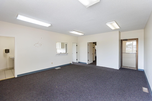 Listing Image #3 - Retail for sale at 2024 NW 3rd Avenue, Waverly IA 50677 Listing Image #3 - Retail for sale at 2024 NW 3rd Avenue, Waverly IA 50677
