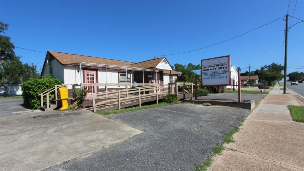 Listing Image #1 - Office for sale at 1065 N Jefferson Street, Monticello FL 32344 Listing Image #1 - Office for sale at 1065 N Jefferson Street, Monticello FL 32344