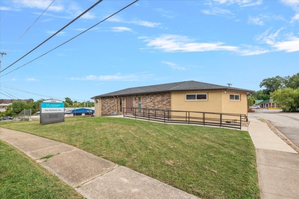 Listing Image #2 - Office for sale at 2060 W Monroe St, Springfield IL 62704