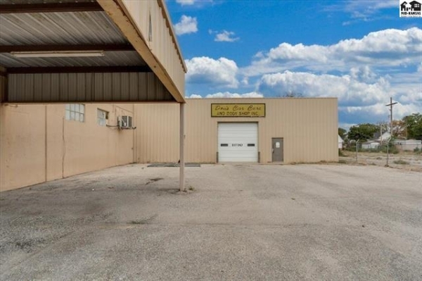 Listing Image #2 - Industrial for sale at 104 & 110 E. 4th Ave, Hutchinson KS 67501 Listing Image #2 - Industrial for sale at 104 & 110 E. 4th Ave, Hutchinson KS 67501