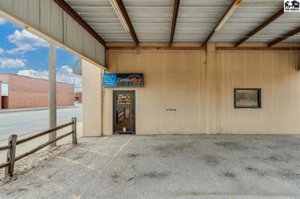 Listing Image #3 - Industrial for sale at 104 & 110 E. 4th Ave, Hutchinson KS 67501 Listing Image #3 - Industrial for sale at 104 & 110 E. 4th Ave, Hutchinson KS 67501