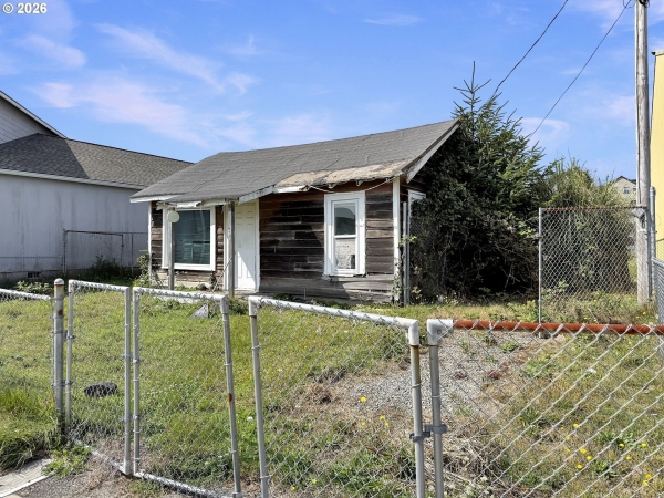Listing Image #3 - Others for sale at 636 HEMLOCK St, Brookings OR 97415 Listing Image #3 - Others for sale at 636 HEMLOCK St, Brookings OR 97415