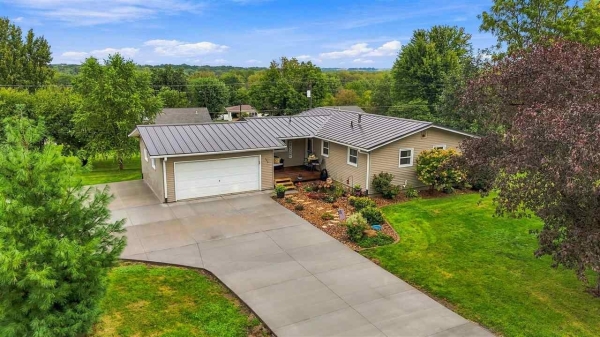 Listing Image #1 - Others for sale at 304 Lake View Dr Ne, Solon IA 52333 Listing Image #1 - Others for sale at 304 Lake View Dr Ne, Solon IA 52333