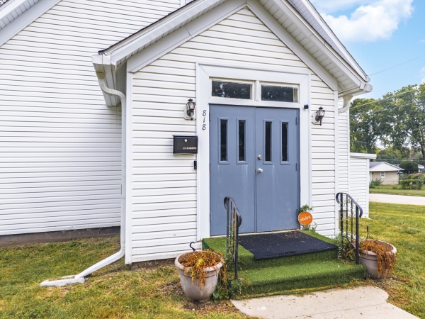 Listing Image #3 - Others for sale at 818 E Chestnut Street, Bloomington IL 61701 Listing Image #3 - Others for sale at 818 E Chestnut Street, Bloomington IL 61701